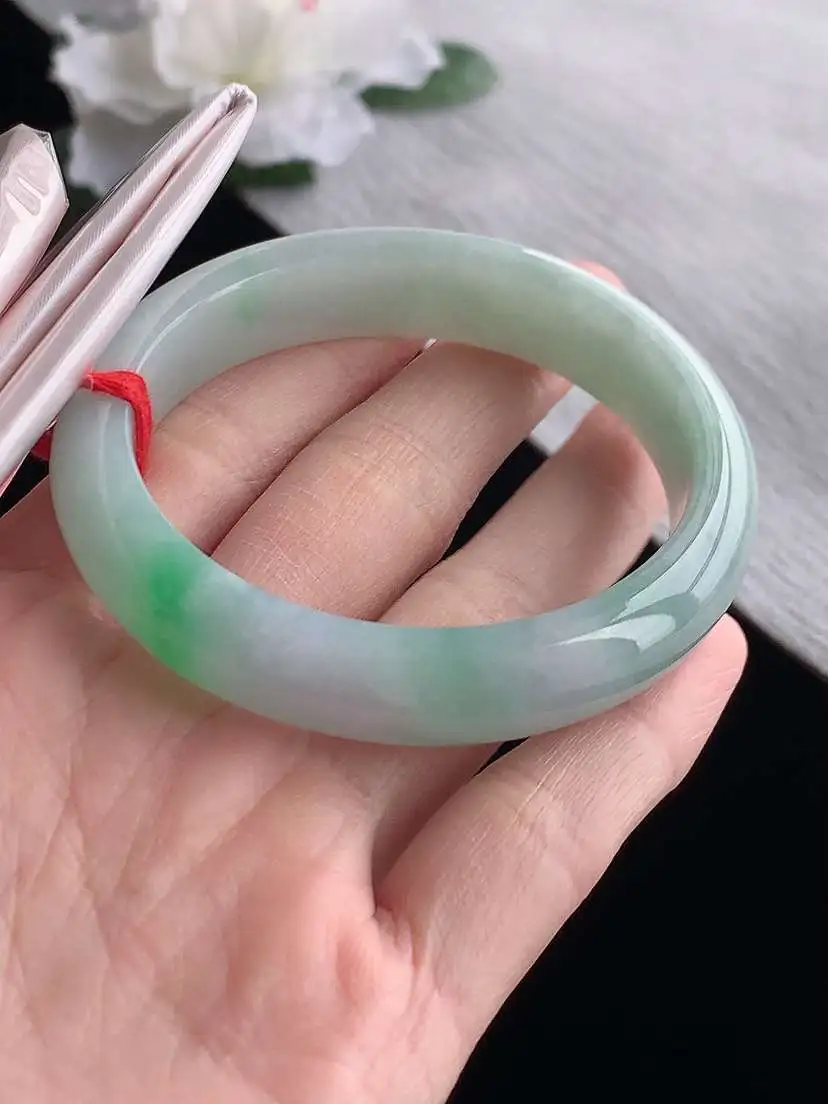 a货翡翠老坑冰种飘绿贵妃手镯53-54圈口  尺寸53.3×47×12×7.6mm 1119
