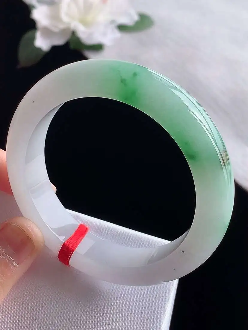 a货翡翠老坑冰种白底青飘绿正装正圈手镯55-56圈口  尺寸55.8×13.2×9.2mm 1119