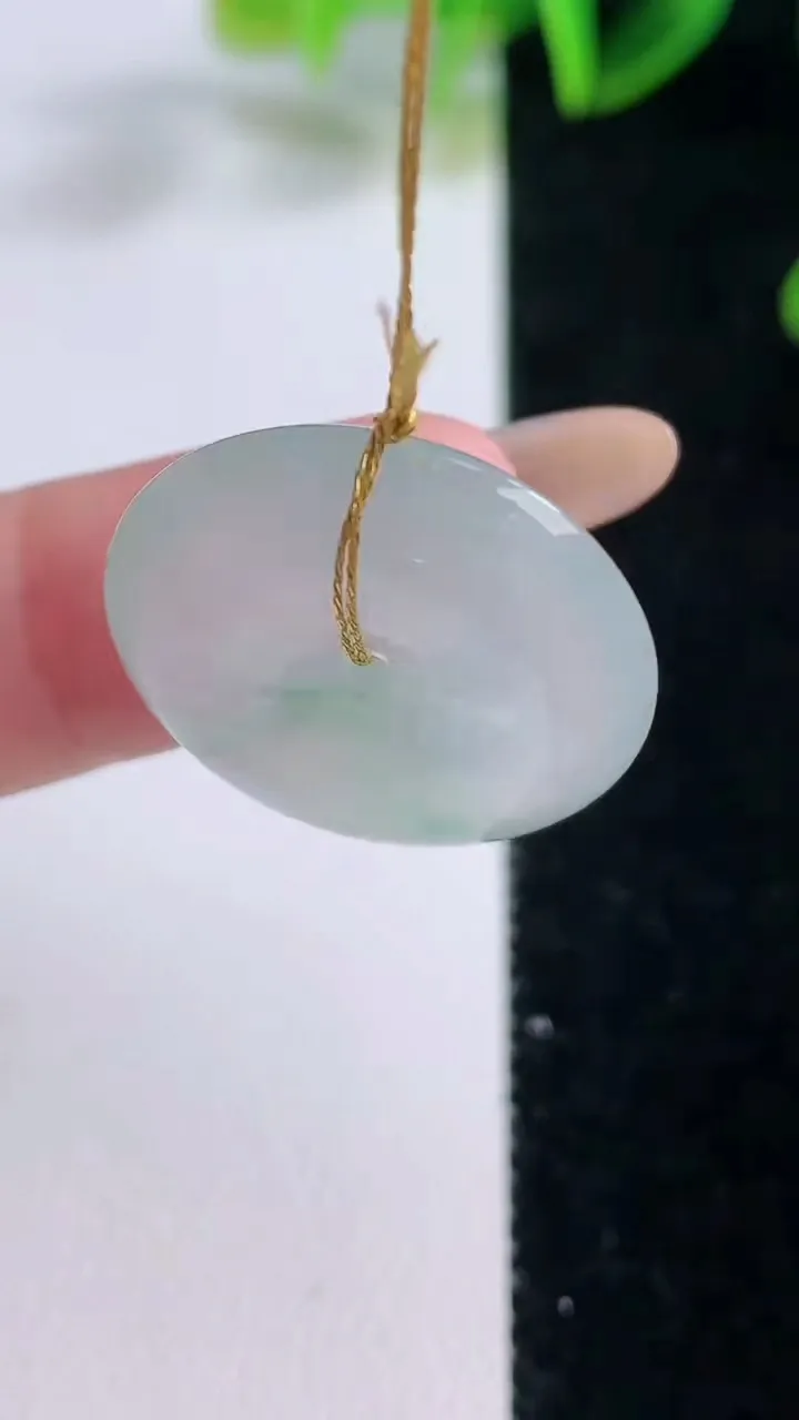 天然A货翡翠平安扣吊坠，尺寸22.8-5.6，重量:6.05g
11月20日