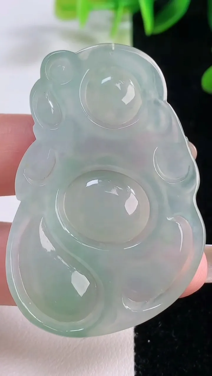 天然A货翡翠布袋佛吊坠，尺寸52.8-35.8-6.8，重量:20.22g
11月20日