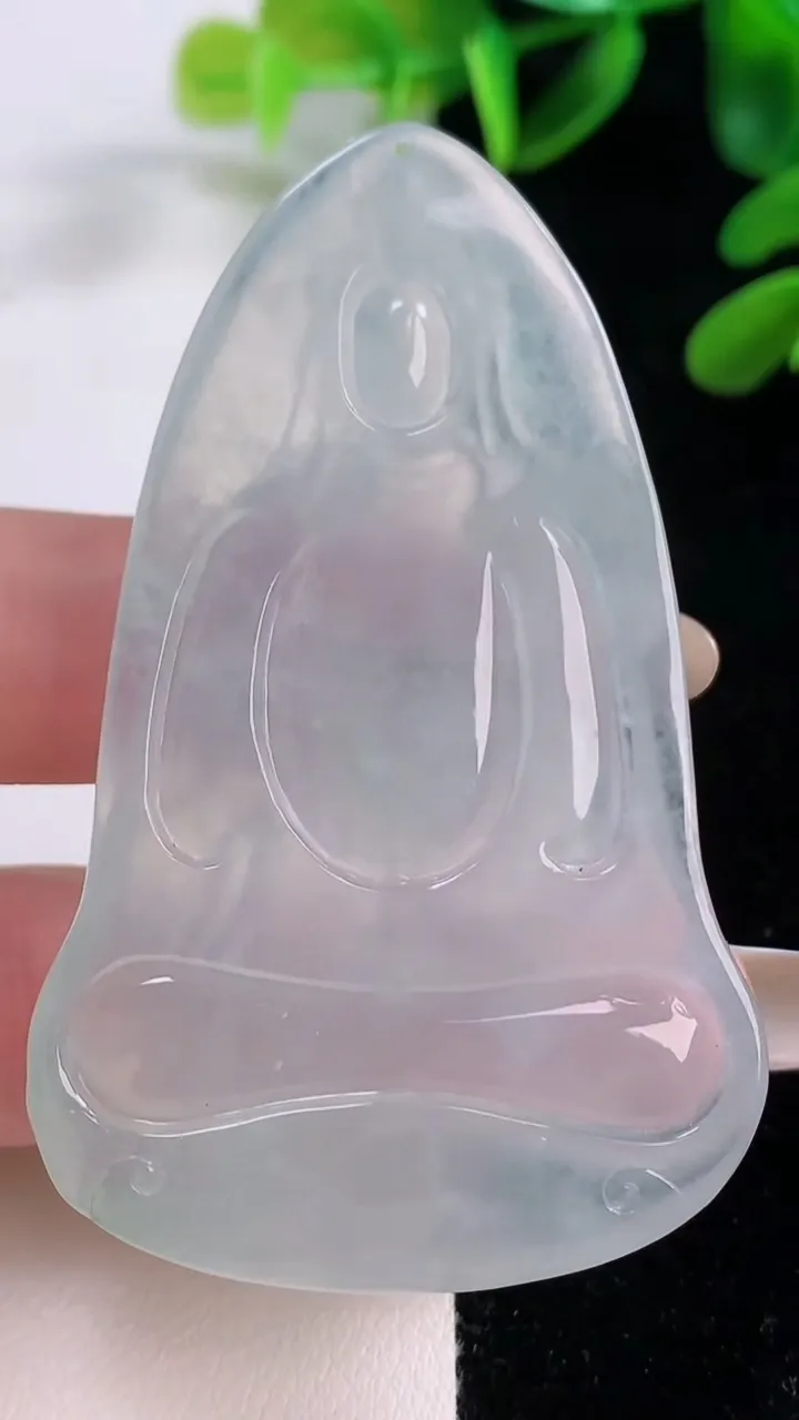 天然A货翡翠大势至菩萨吊坠，尺寸64-39.2-7，重量:32.23g
11月20日