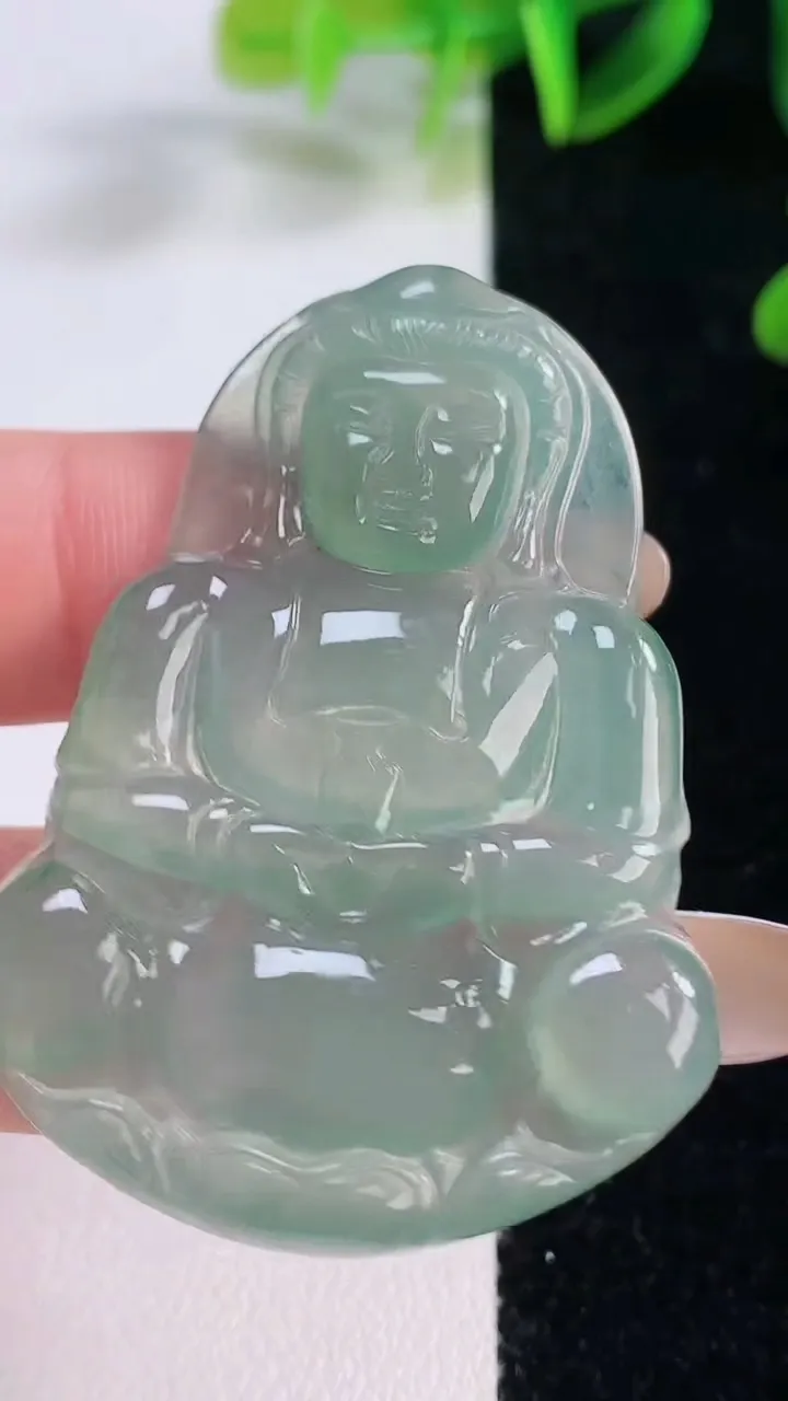 天然A货翡翠观音菩萨吊坠，尺寸49-35.8-4，重量:13.56g
11月20日
