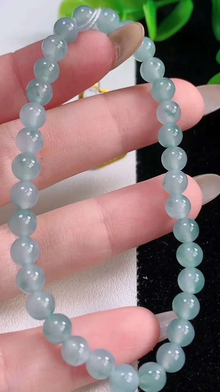 天然A货翡翠种飘花圆珠手串，尺寸5.5-34颗，重量:10.00g11月20日
工厂直销收藏佳品,种好水足，色泽均匀，有种有色，上手高大气！