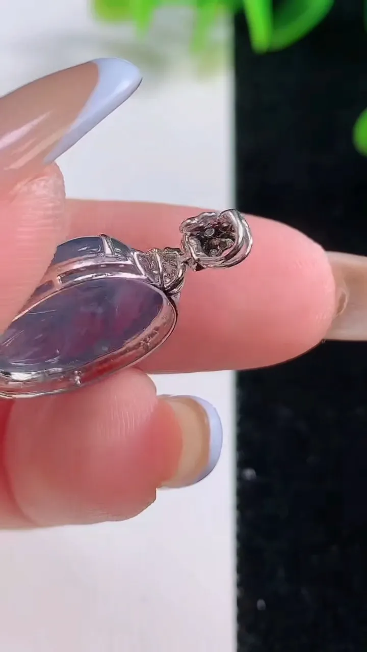 天然A货翡翠18K金紫罗兰金枝玉叶 叶子吊坠，尺寸25.4-13.7-5.9，裸石15.7-11.7重量:2.57g
11月20日