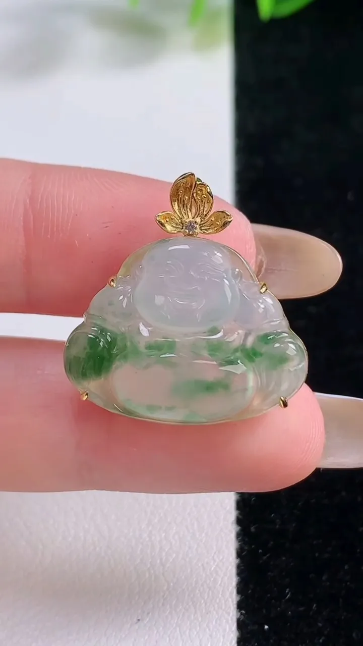 天然A货翡翠种飘花佛公吊坠，尺寸17.7-22.8-5.8，重量:3.19g
11月20日