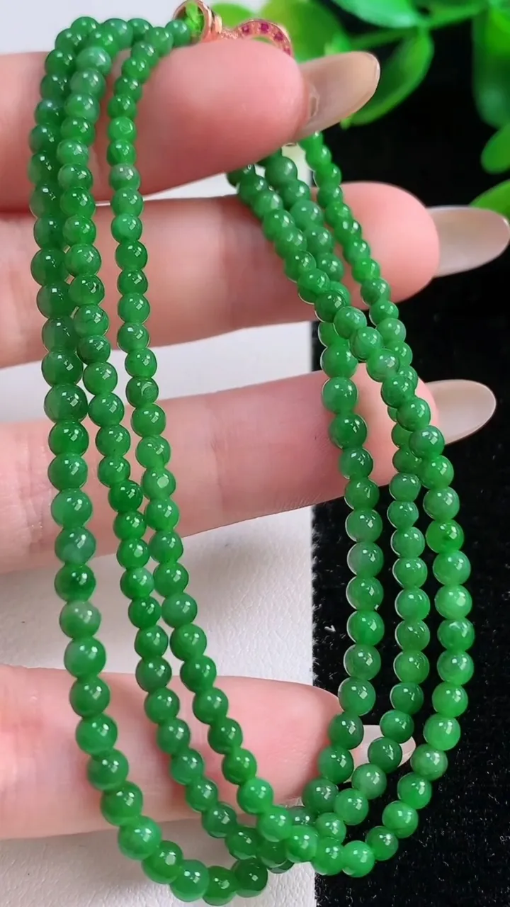 天然A货翡翠小米珠项链，尺寸3-192颗，重量:12.91g11月20日
工厂直销收藏佳品,种好水足，色泽均匀，有种有色，上手高大气！