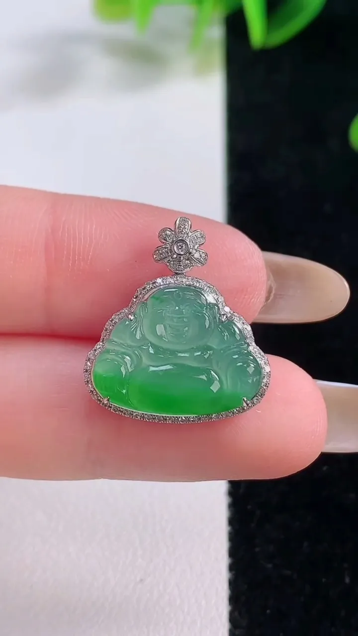 天然A货翡翠佛公吊坠，尺寸20.4-18.3-5.8，裸石12.2-16.4重量:2.41g
11月