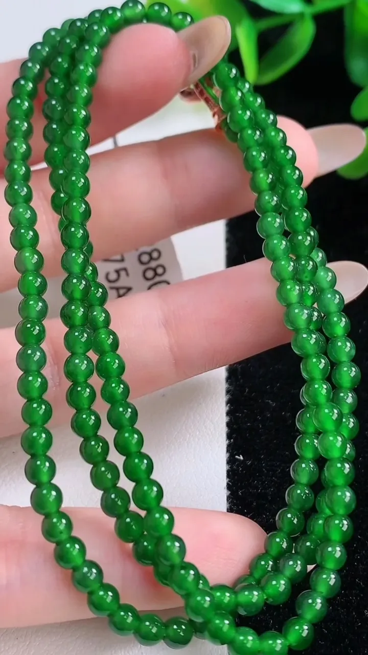 天然A货翡翠小米珠项链，尺寸3.7-170颗，重量:16.96g11月20日
工厂直销收藏佳品,种好水足，色泽均匀，有种有色，上手高大气！