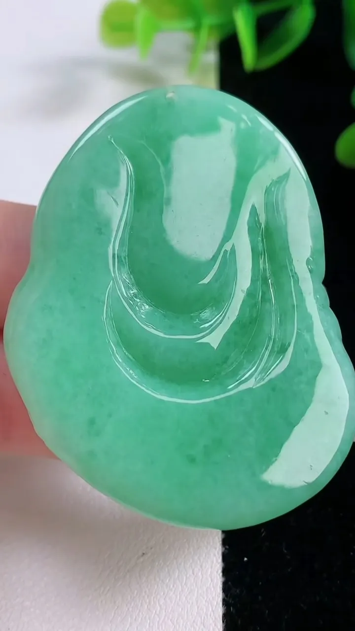 天然A货翡翠逍遥佛吊坠，尺寸52.6-40-11.4，重量:39.78g
11月20日