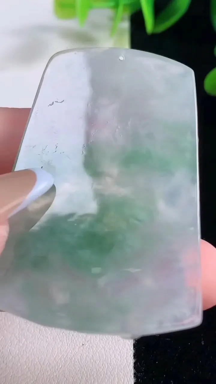 天然A货翡翠龙牌吊坠，尺寸55.7-35-7，重量:29.37g
11月20日