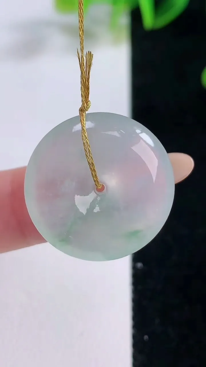 天然A货翡翠平安扣吊坠，尺寸22.8-5.6，重量:6.05g
11月20日