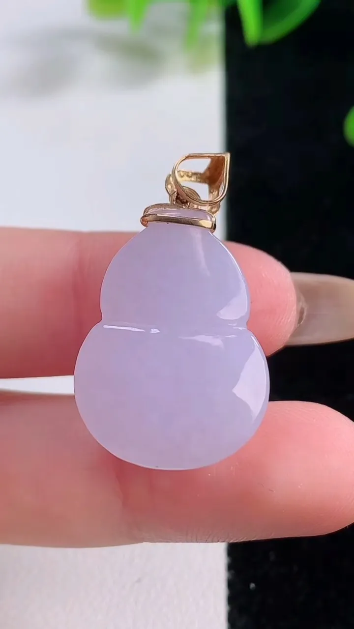 天然A货翡翠18K金紫罗兰葫芦吊坠，尺寸23.8-18-11.4，重量:8.21g
11月20日