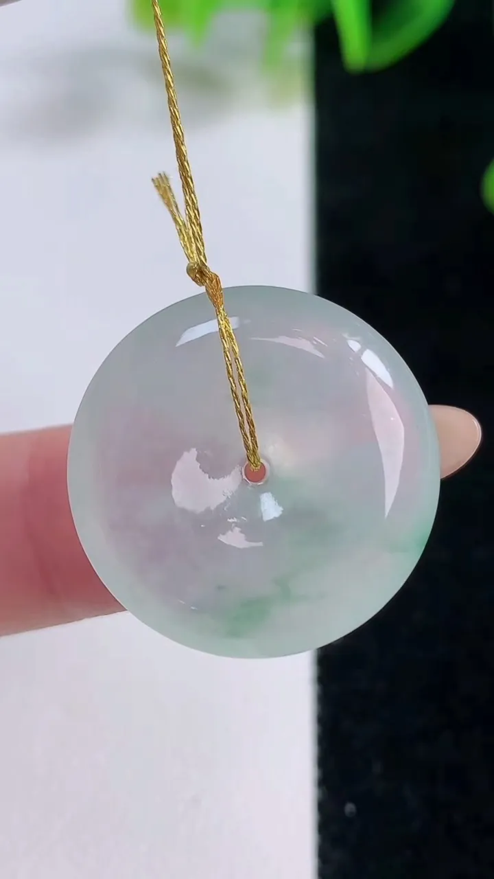 天然A货翡翠平安扣吊坠，尺寸22.8-5.6，重量:6.05g
11月20日