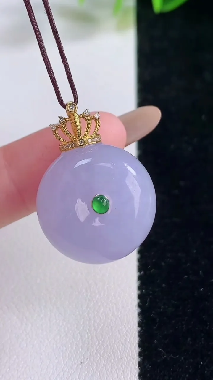 天然A货翡翠18K金紫罗兰平安扣吊坠，尺寸20-11.7，重量:11.14g
11月20日