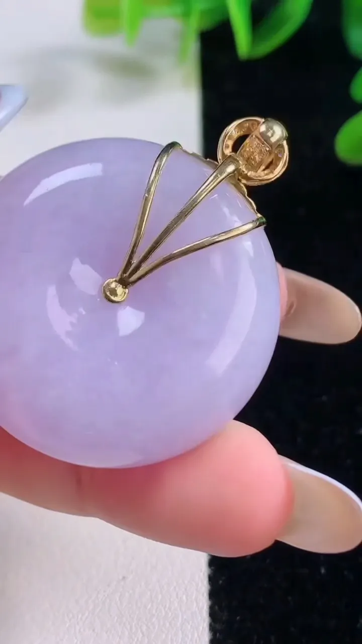 天然A货翡翠18K金紫罗兰平安扣吊坠，尺寸34-12.2，重量:32.83g
11月20日