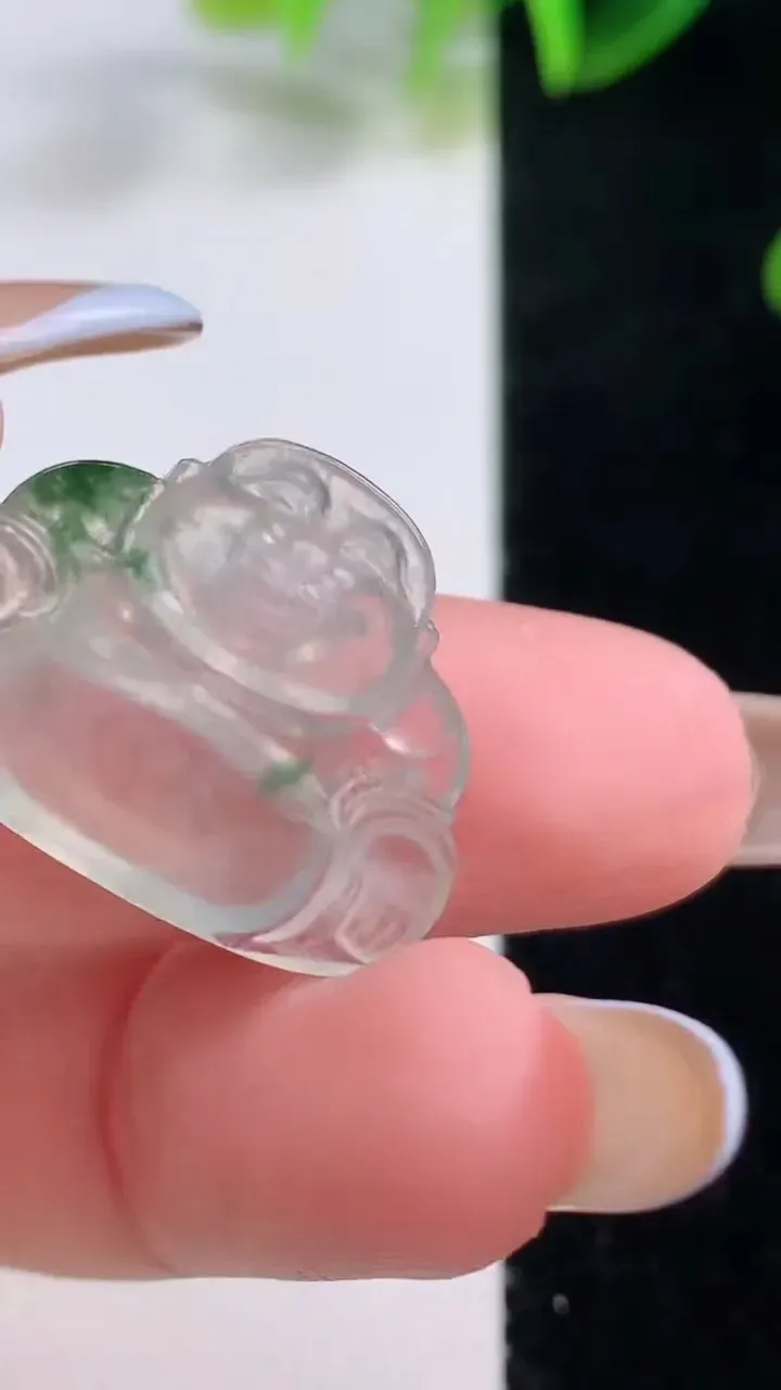 天然A货翡翠冰种飘花佛公镶嵌件，尺寸18.7-26-3.5，重量:2.93g
11月20日