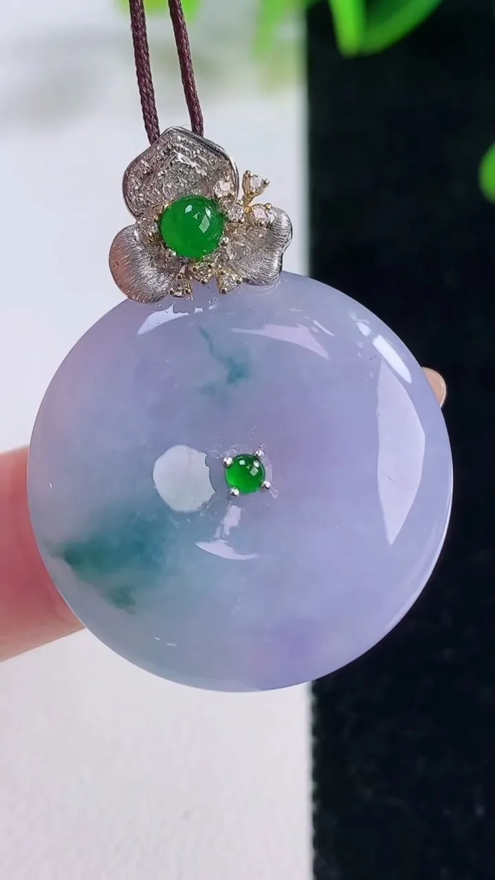 天然A货翡翠18K金紫罗兰飘花平安扣吊坠，尺寸26.4-5.4，重量:9.64g
11月20日