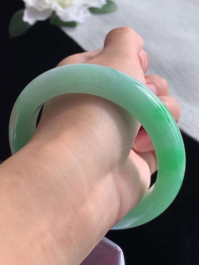 a货翡翠老坑冰种飘绿厚装正装正圈手镯60-61大圈口  尺寸60.5×13×10mm 1119 A99