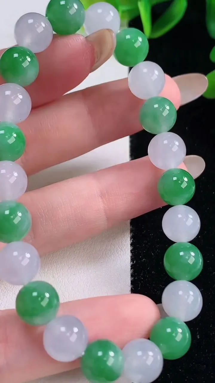 天然A货翡翠圆珠手串，尺寸8.5-22颗，重量:24.94g11月20日
工厂直销收藏佳品,种好水足，色泽均匀，有种有色，上手高大气！