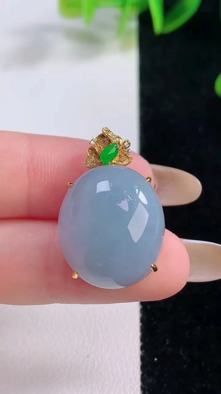 天然A货翡翠18K金紫罗蛋面吊坠，尺寸20.3-17.2-10，重量:6.08g
11月20日