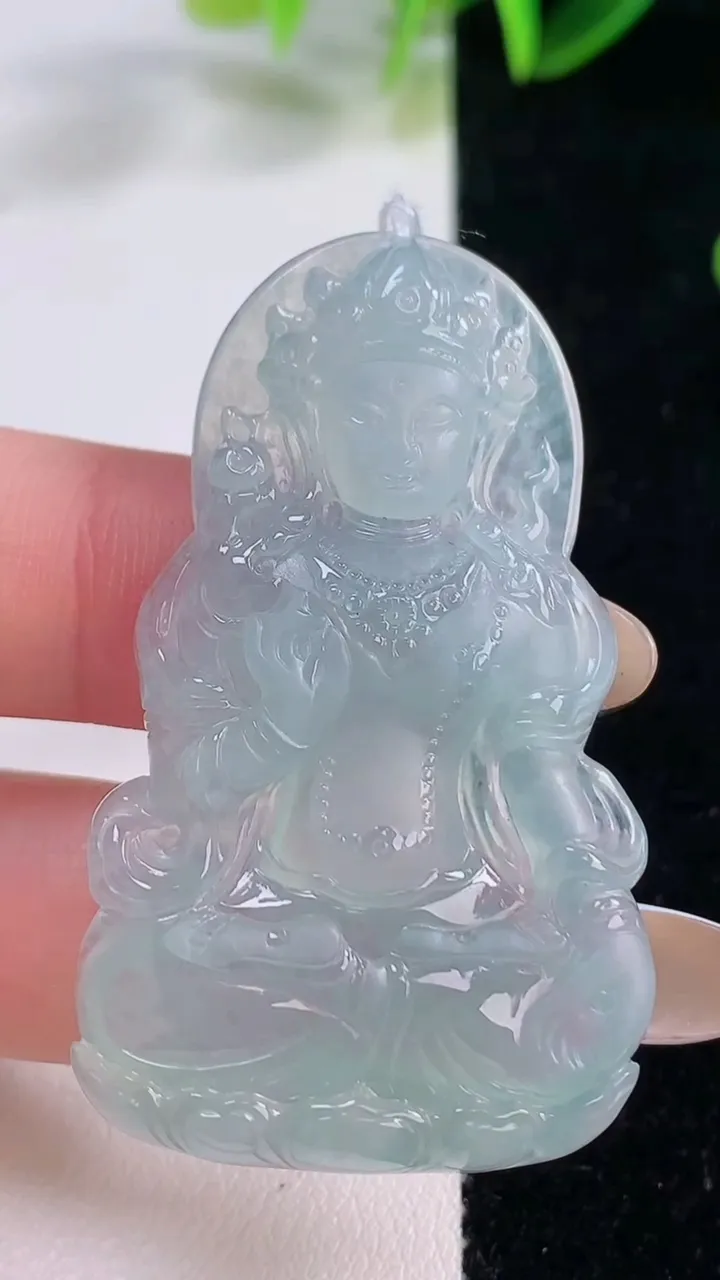 天然A货翡翠大势至菩萨吊坠，尺寸49.2-29.4-5.7，重量:14.87g
11月20日