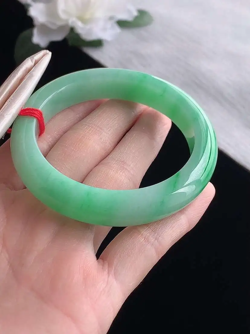 a货翡翠老坑冰种飘绿正装正圈手镯53-54圈口  尺寸53×11×8.8mm 1119