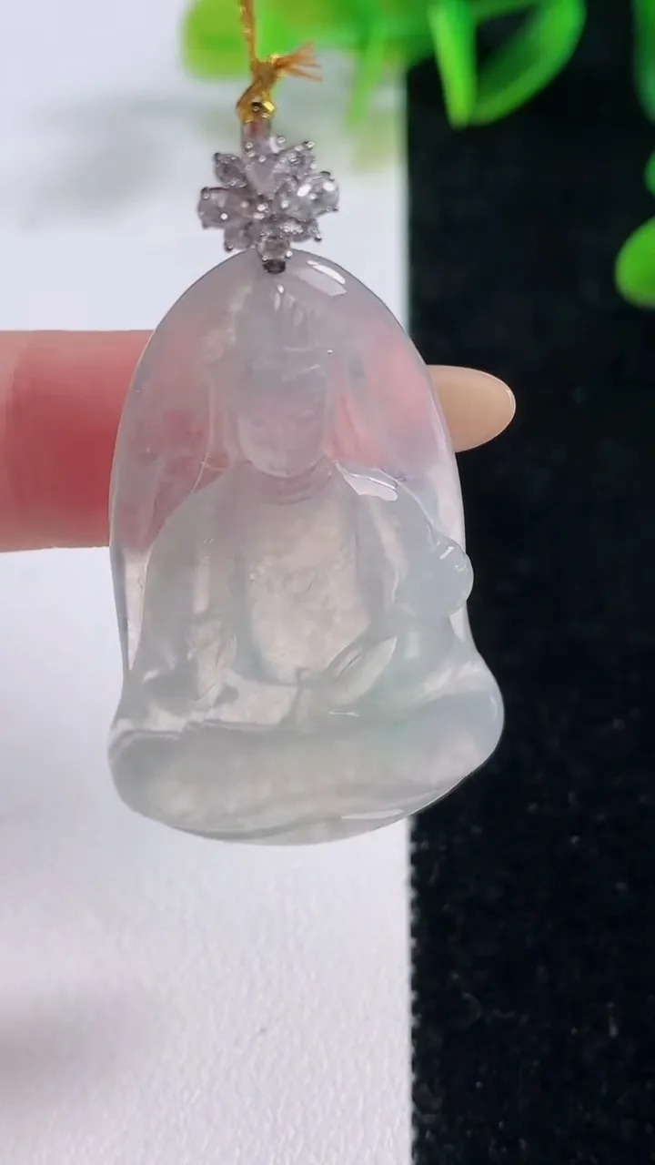 天然A货翡翠观音菩萨吊坠，尺寸43.6-26-5，重量:10.84g
11月20日