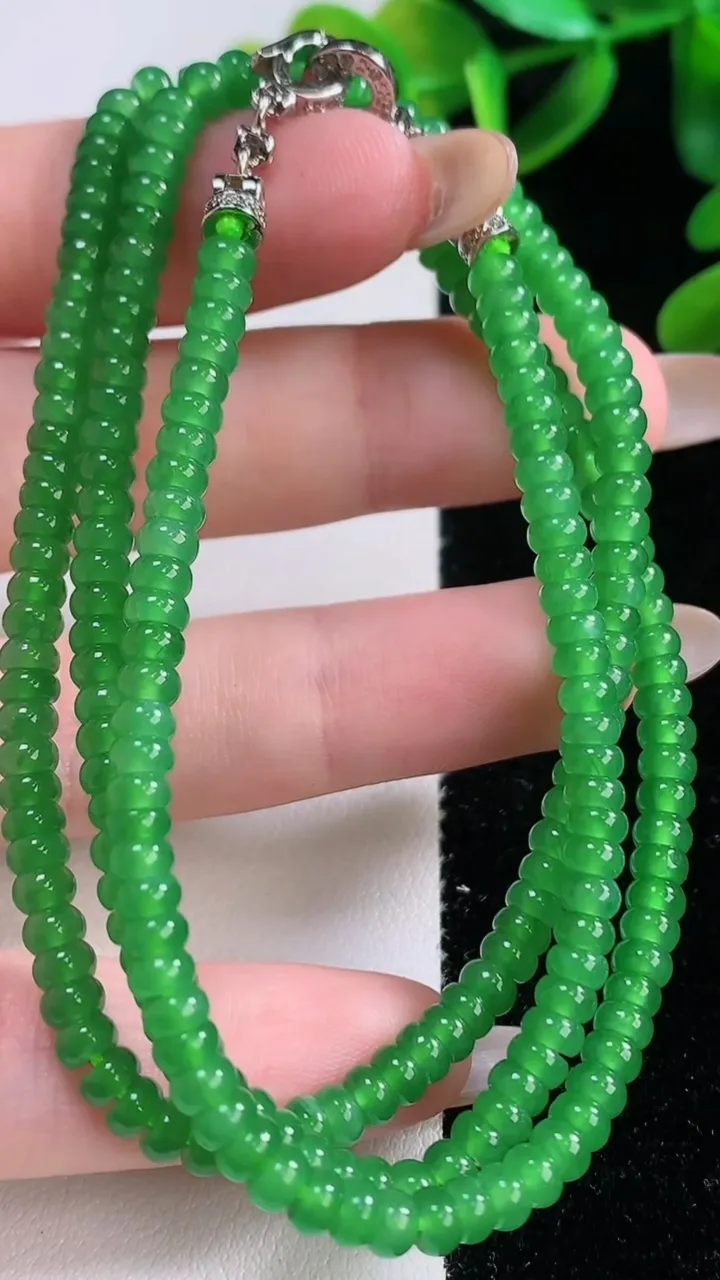 天然A货翡翠算盘珠项链，尺寸4-1.8-226颗，重量:20.30g11月20日
工厂直销收藏佳品,种好水足，色泽均匀，有种有色，上手高大气！