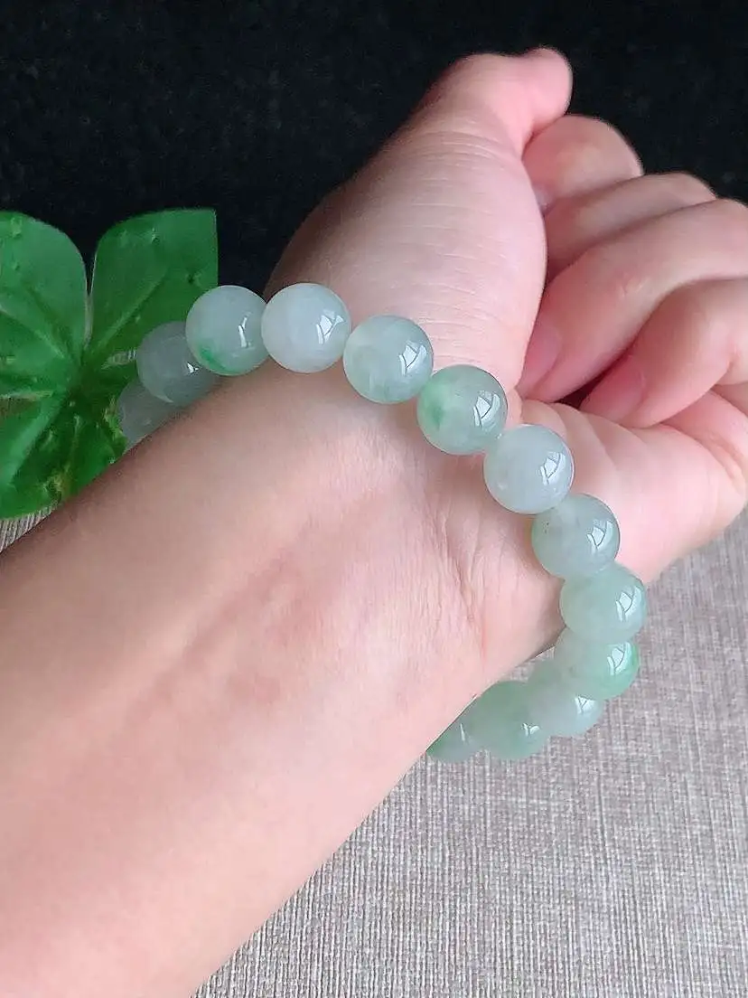 a货翡翠老坑冰种飘绿圆珠佛珠手串19颗  尺寸10.4mm 重量38.32g 1119