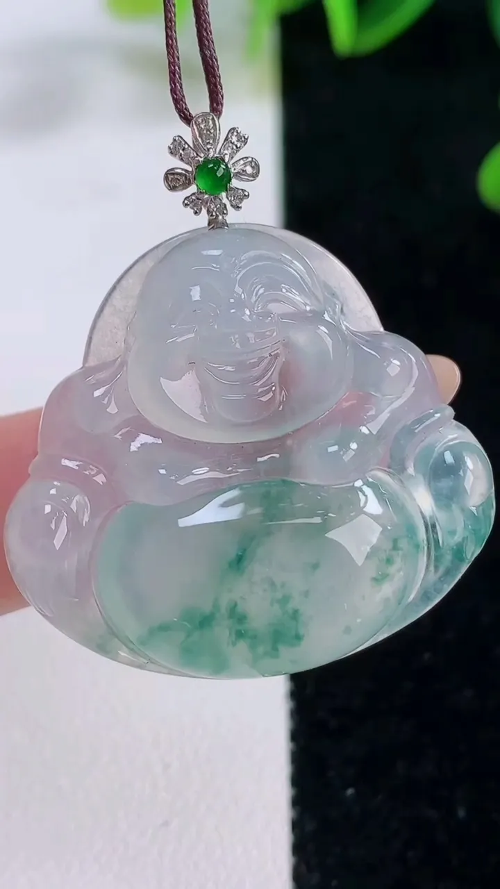 天然A货翡翠种飘花佛公吊坠，尺寸30.7-33.2-6.6，重量:10.55g
11月20日