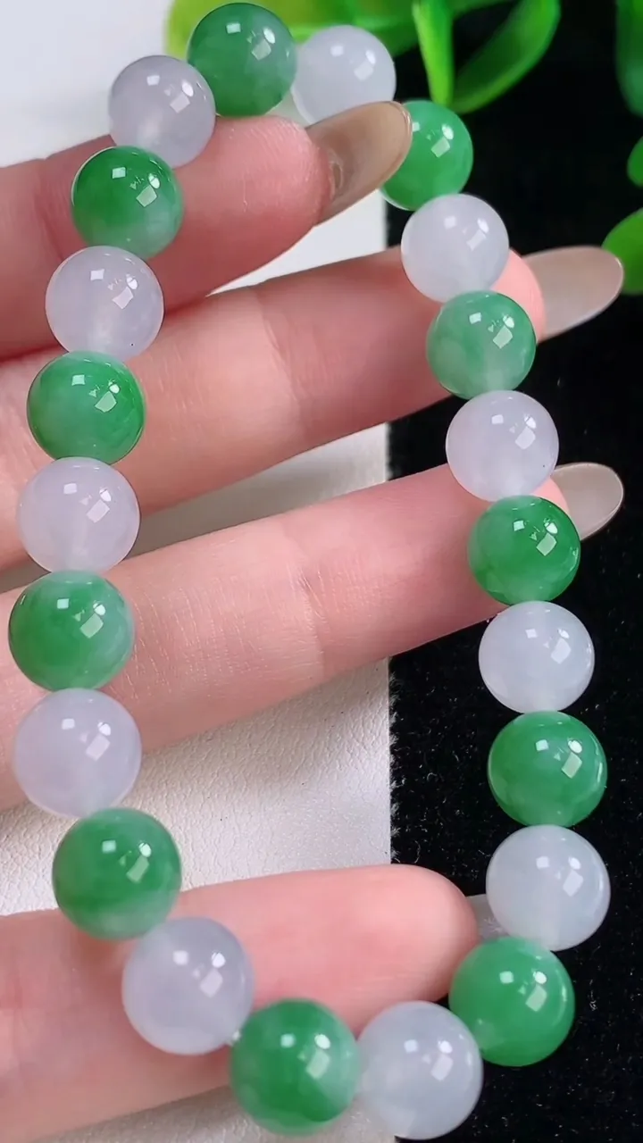 天然A货翡翠圆珠手串，尺寸8.5-22颗，重量:24.94g11月20日
工厂直销收藏佳品,种好水足