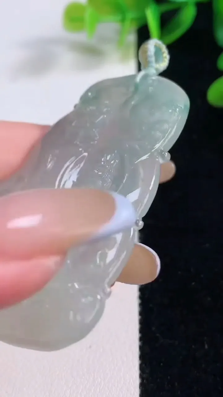 天然A货翡翠冰种飘花普贤菩萨吊坠，尺寸60-37-4，重量:19.36g
11月20日