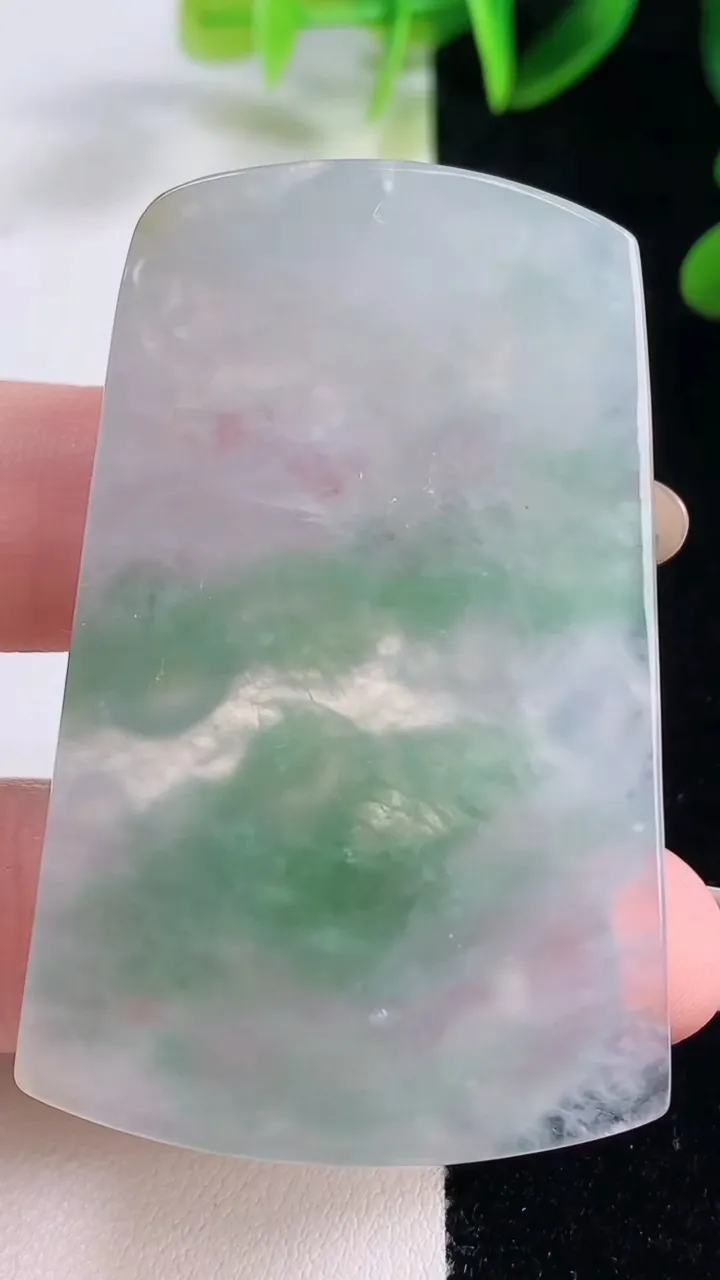 天然A货翡翠龙牌吊坠，尺寸55.7-35-7，重量:29.37g
11月20日