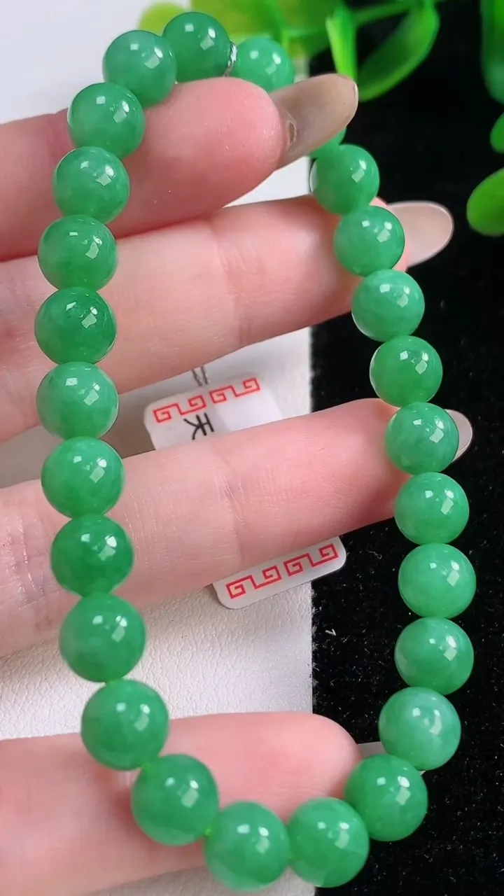 天然A货翡翠圆珠手串，尺寸7.2-26颗，重量:18.76g11月20日
工厂直销收藏佳品,种好水足，色泽均匀，有种有色，上手高大气！