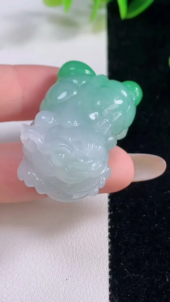 天然A货翡翠貔貅吊坠，尺寸39-23.4-14，重量:29.11g
11月20日