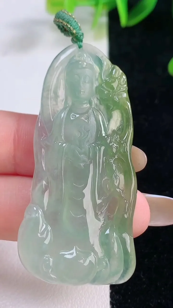 天然A货翡翠观音菩萨吊坠，尺寸55.2-24-5，重量:14.86g
11月20日
