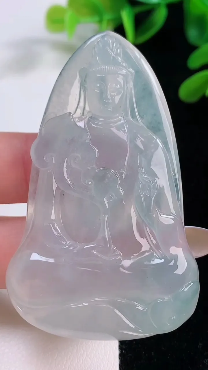 天然A货翡翠大势至菩萨吊坠，尺寸64-39.2-7，重量:32.23g
11月20日