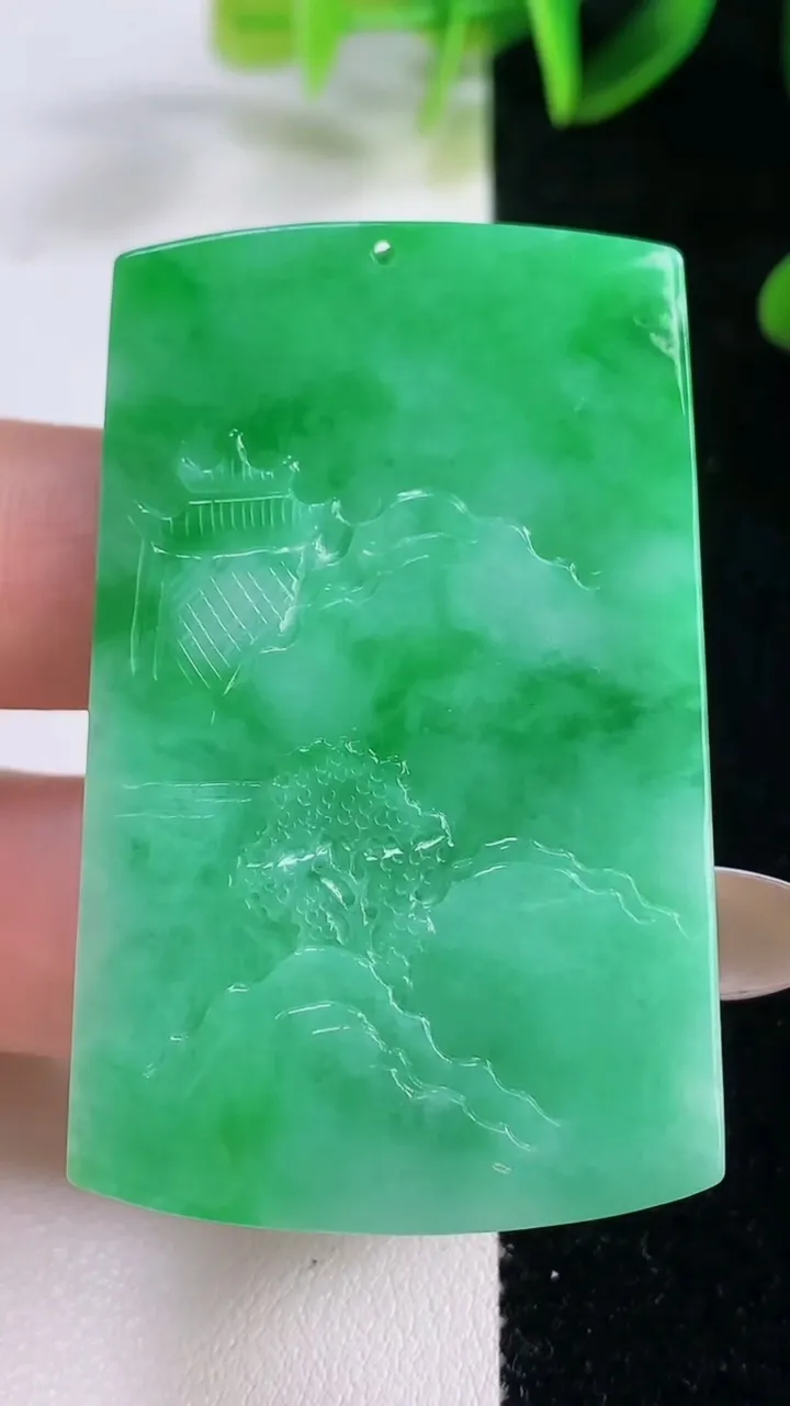 天然A货翡翠山水牌吊坠，尺寸52.4-32.7-5，重量:24.62g
11月20日