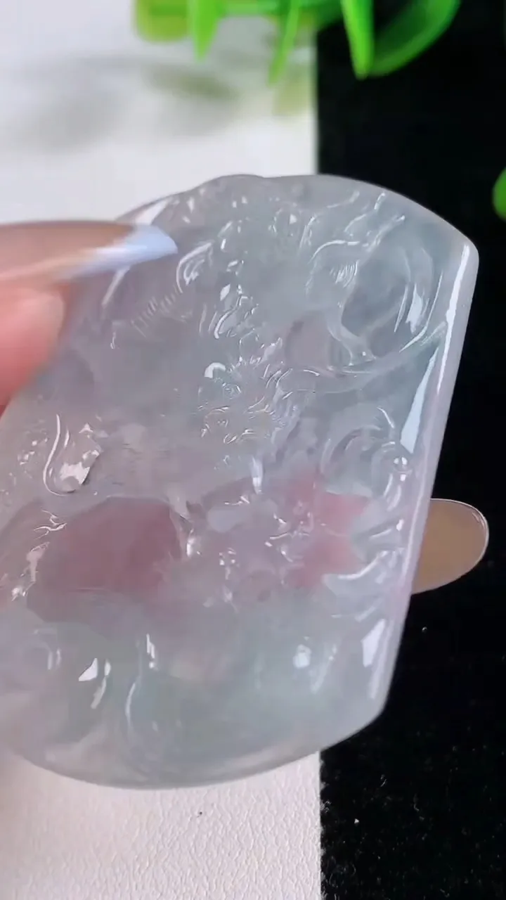 天然A货翡翠龙牌吊坠，尺寸54.6-42-4.6，重量:22.31g
11月20日