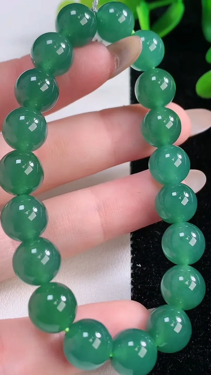 天然A货翡翠圆珠手串，尺寸9.7-19颗，重量:31.29g11月20日
工厂直销收藏佳品,种好水足