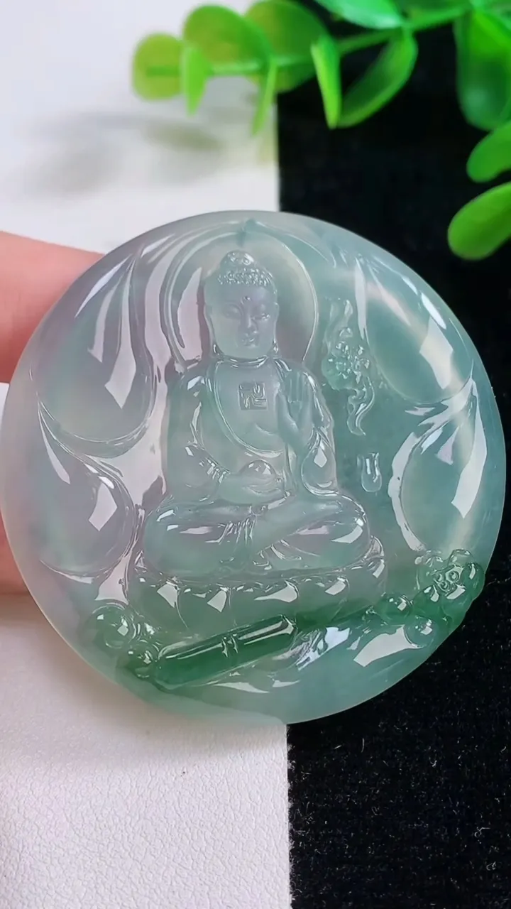 天然A货翡翠阿弥陀佛吊坠，尺寸55.3-6，重量:40.08g
11月20日