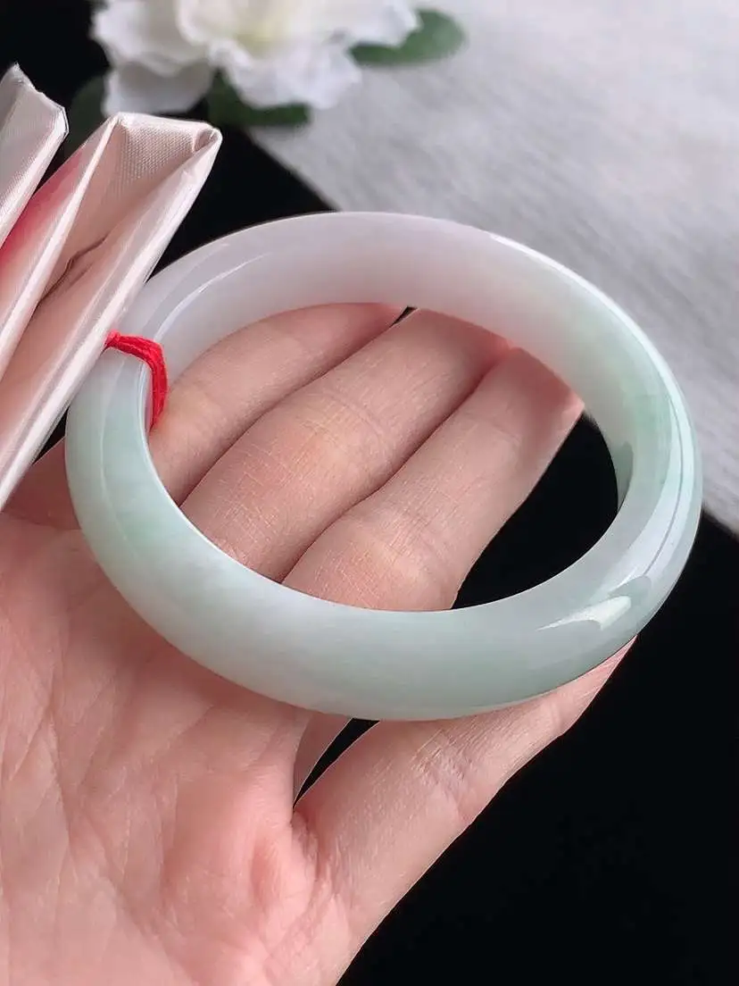 a货翡翠老坑冰种飘绿正装正圈手镯56-57圈口  尺寸56.7×12×8.8mm 1119