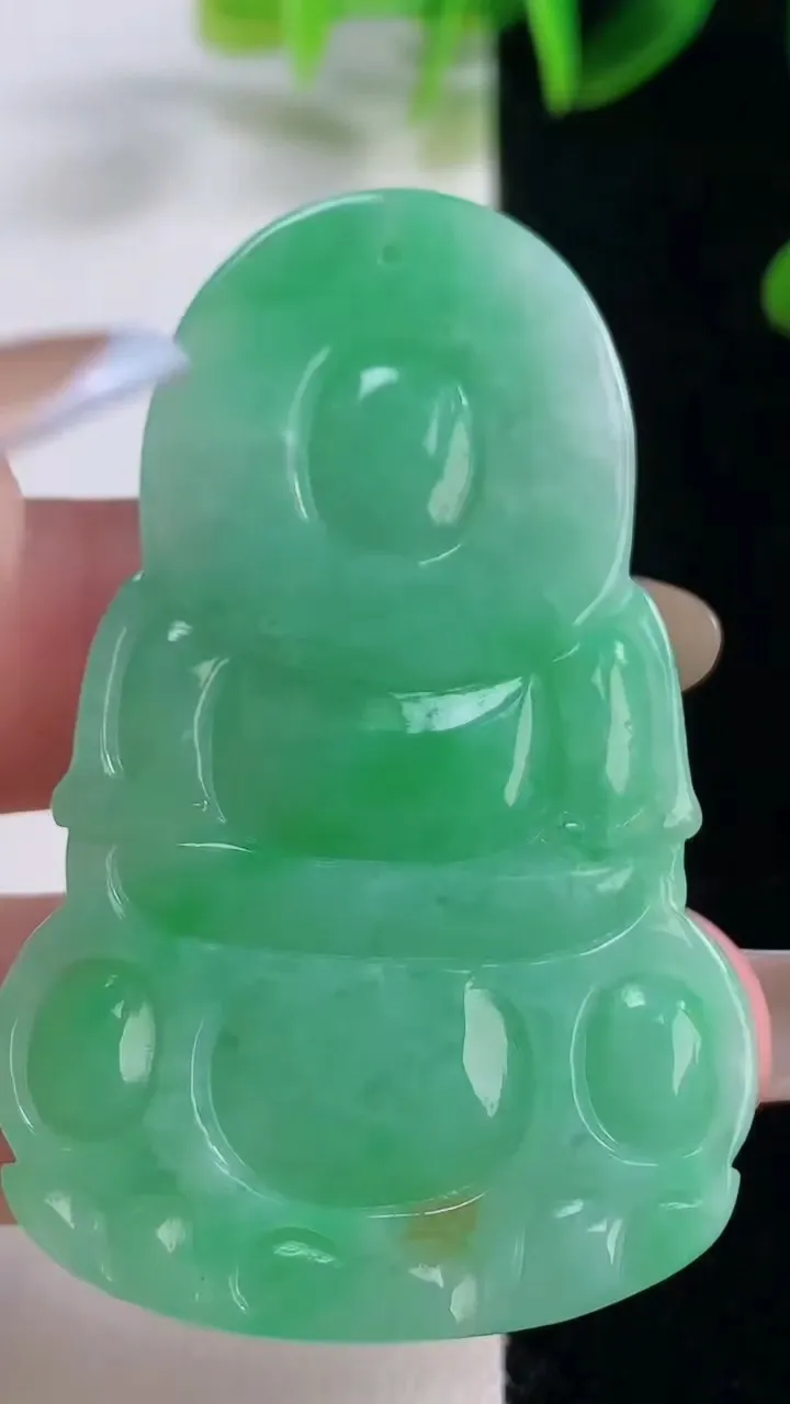 天然A货翡翠观音菩萨吊坠，尺寸53.6-34.4-5.8，重量:20.30g
11月20日