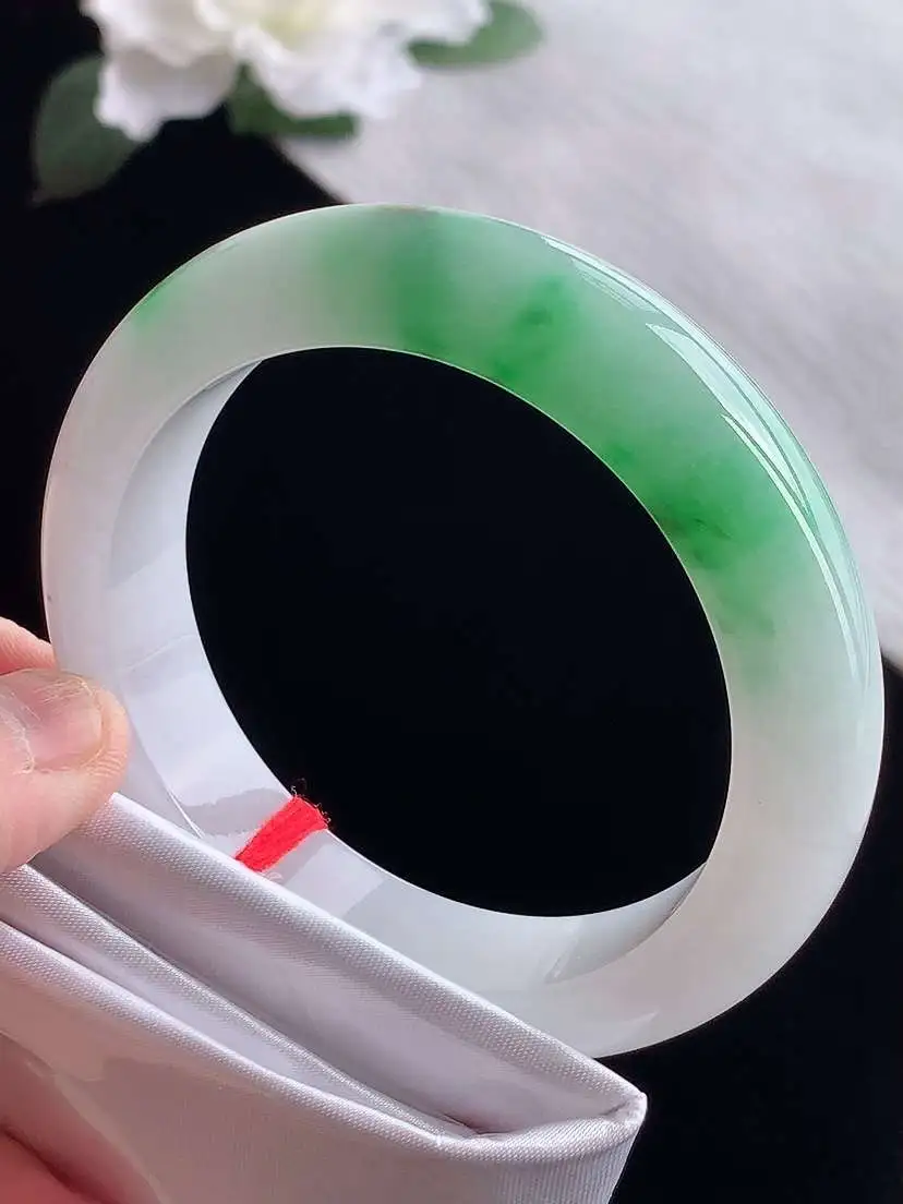 a货翡翠老坑冰种白底青飘绿正装正圈手镯55-56圈口  尺寸55.8×13.2×9.2mm 1119