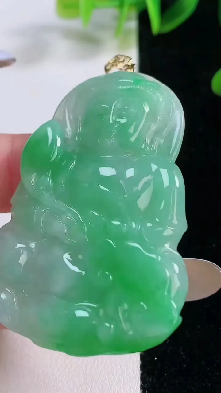 天然A货翡翠观音菩萨吊坠，尺寸53-37.5-5.3，重量:19.76g
11月20日