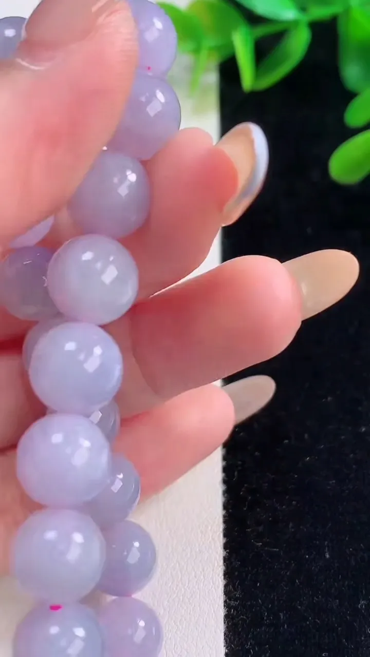 天然A货翡翠紫罗兰圆珠手串，尺寸9.4-20颗，重量:30.88g11月20日
工厂直销收藏佳品,种好水足，色泽均匀，有种有色，上手高大气！