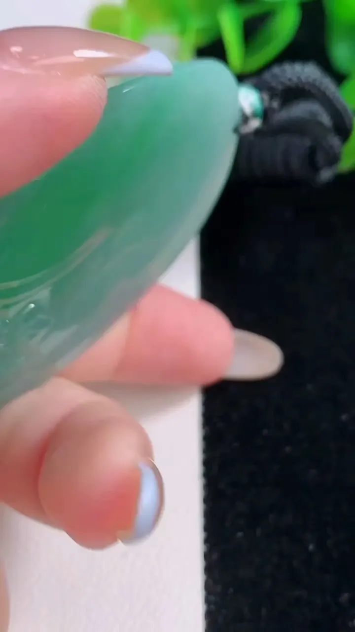 天然A货翡翠普贤菩萨吊坠，尺寸74.3-41.8-9.4，重量:53.41g
11月20日