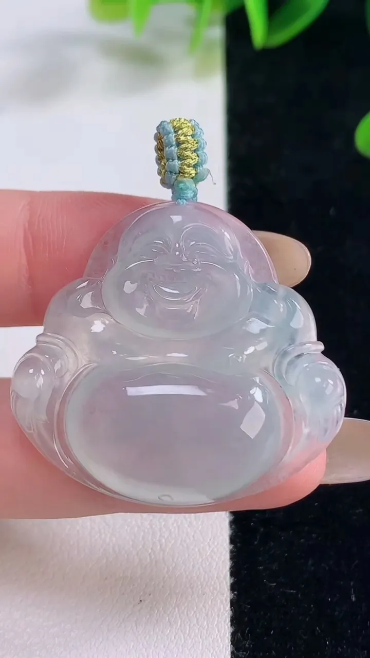 天然A货翡翠种白冰佛公吊坠，尺寸32.7-36.2-6.2，重量:10.78g
11月20日