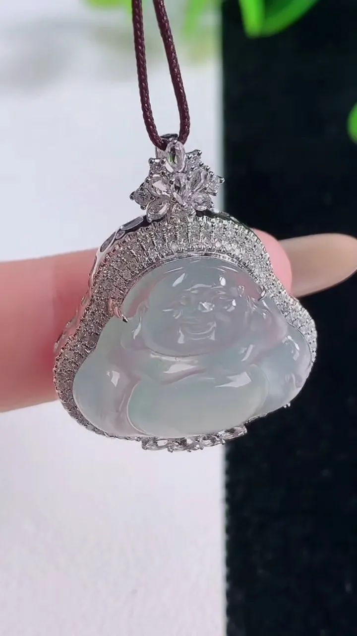 天然A货翡翠种白冰佛公吊坠，尺寸30-24.2-9.2，裸石17-21重量:4.55g
11月20日