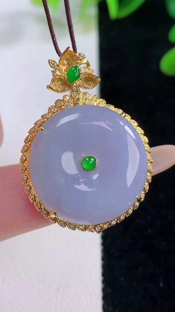 天然A货翡翠18K金紫罗兰平安扣吊坠，尺寸34.2-24.6-9，裸石21.5重量:7.59g
11月20日